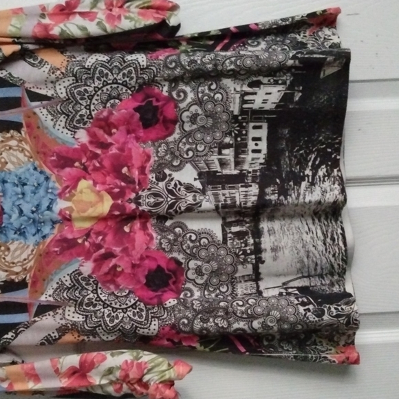 Valerie Stevens Women's Floral Tunic - Picture 2 of 11